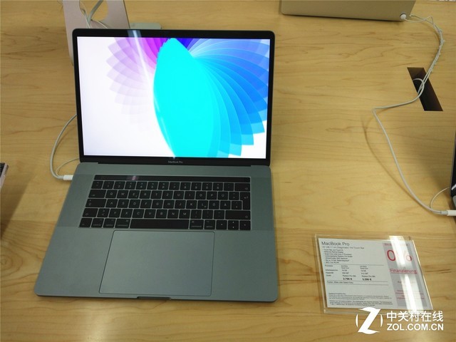 iPhone7比国内贵600！编辑在德国卖场发现坑爹货