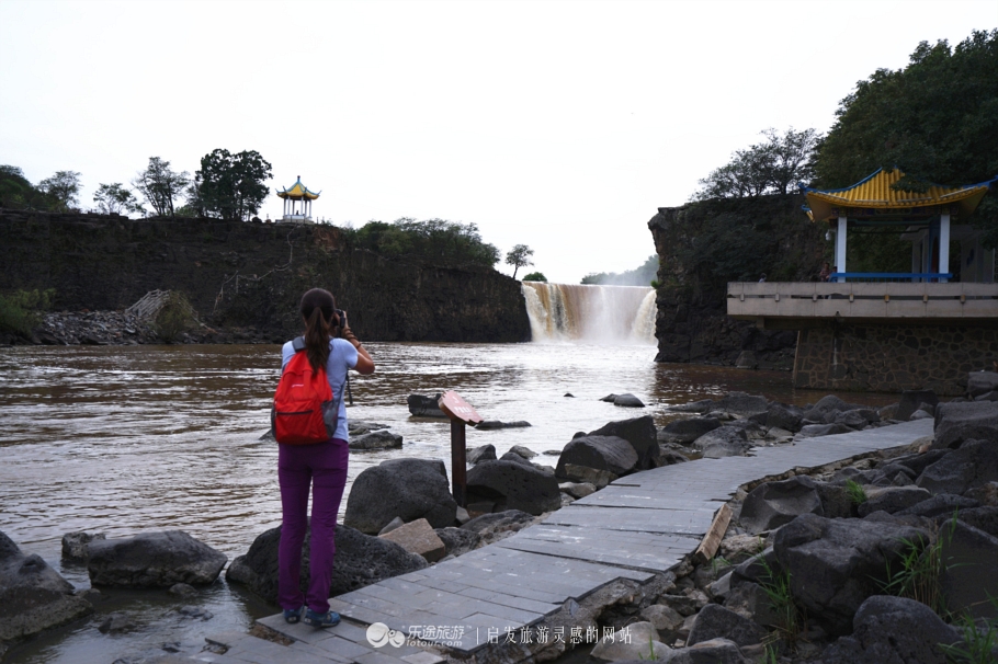 吊水楼瀑布是一道亮丽的风景线,镜泊湖吊水楼瀑布洪水