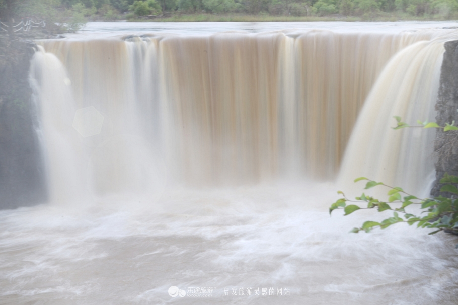 吊水楼瀑布是一道亮丽的风景线,镜泊湖吊水楼瀑布洪水