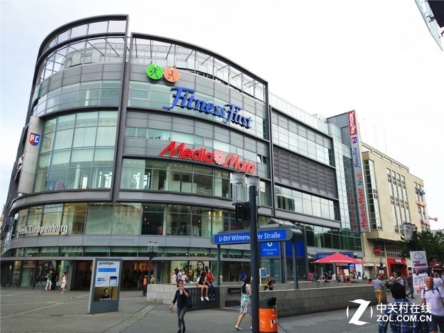 iPhone7比国内贵600！编辑在德国卖场发现坑爹货