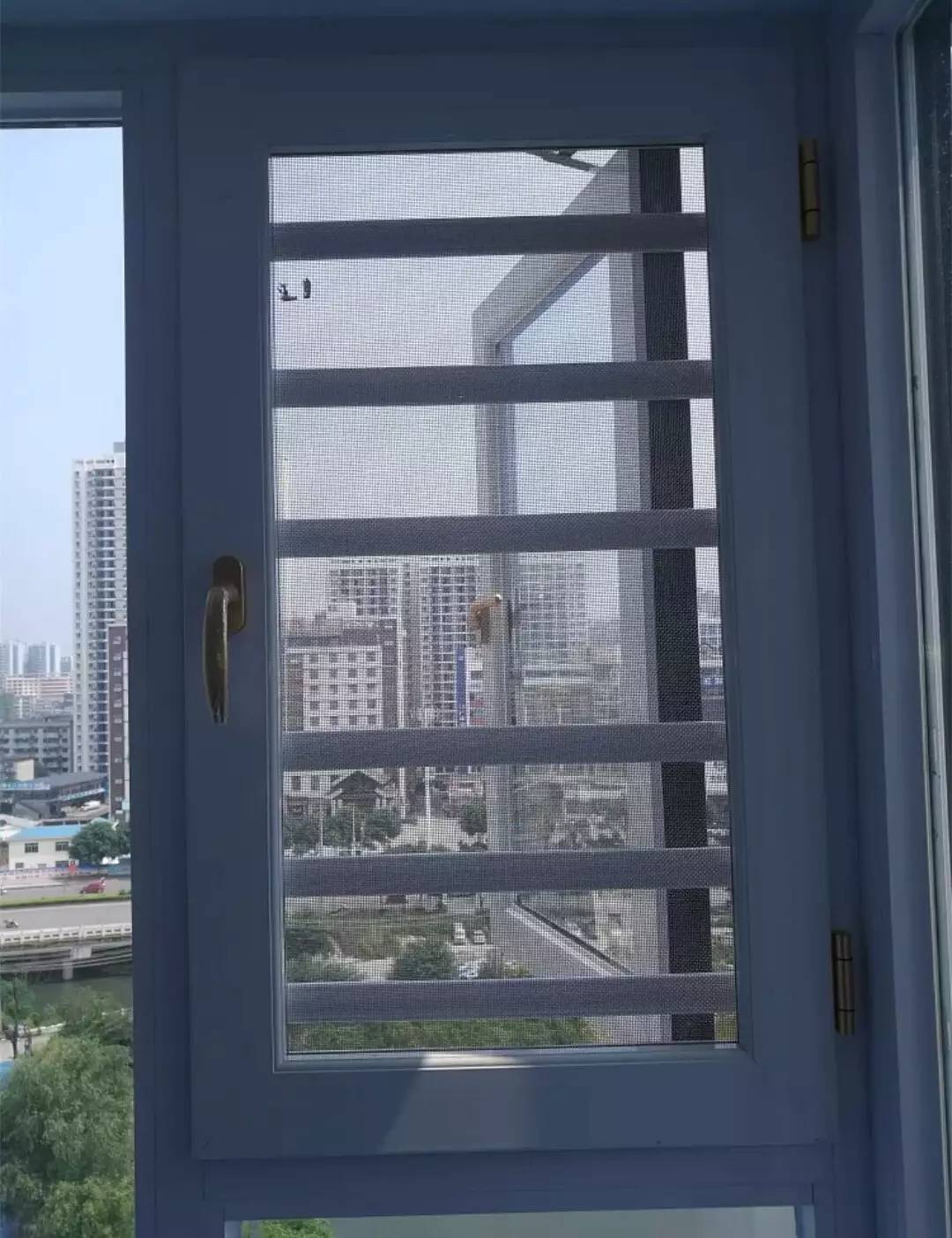 安了防护窗怎么装空调呢,别以为装了防护窗就一定安全