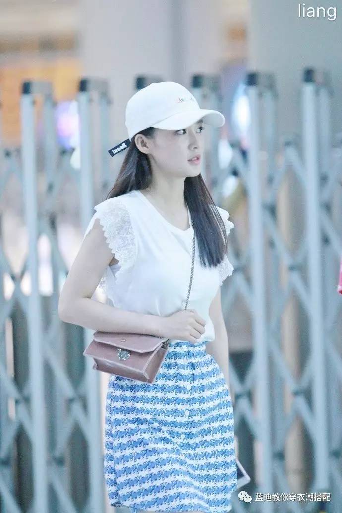 张碧晨礼服怎么搭配,明星活动李沁