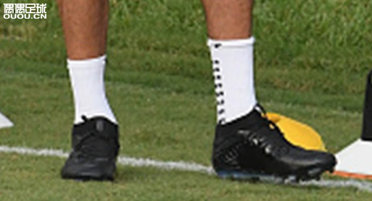 布冯穿的鞋,布冯2017球鞋