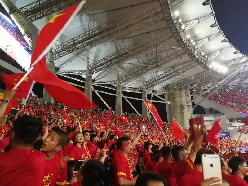 赢了！中乌大战1:0！*歌国**响彻江城！