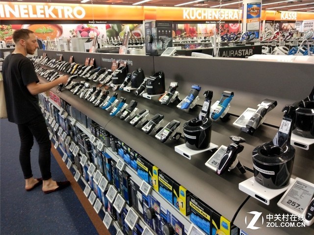 iPhone7比国内贵600！编辑在德国卖场发现坑爹货