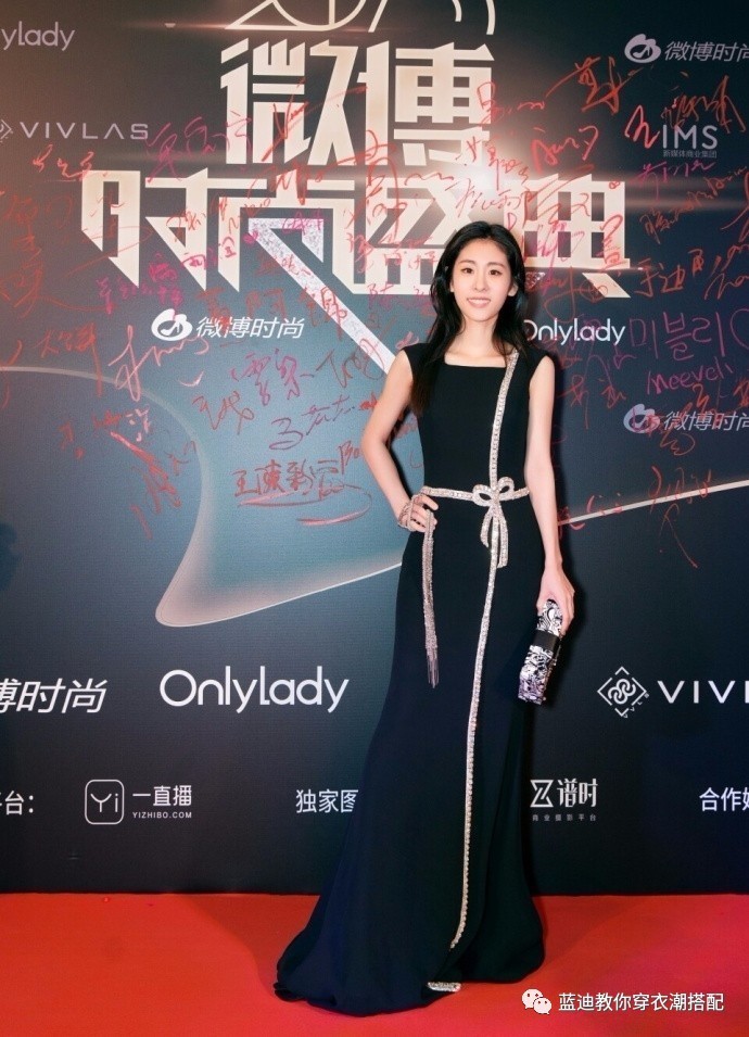 张碧晨礼服怎么搭配,明星活动李沁