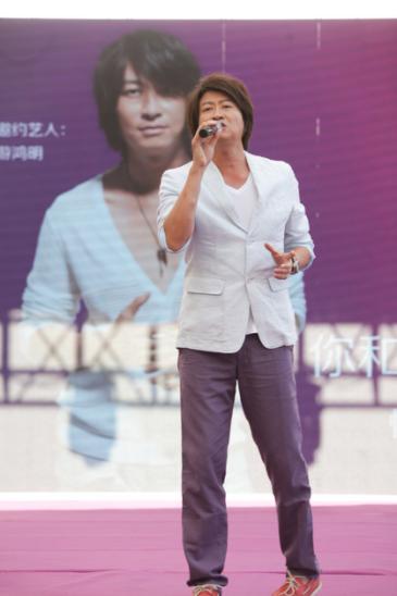 游鸿明为什么不红过演唱会,游鸿明现状有钱吗