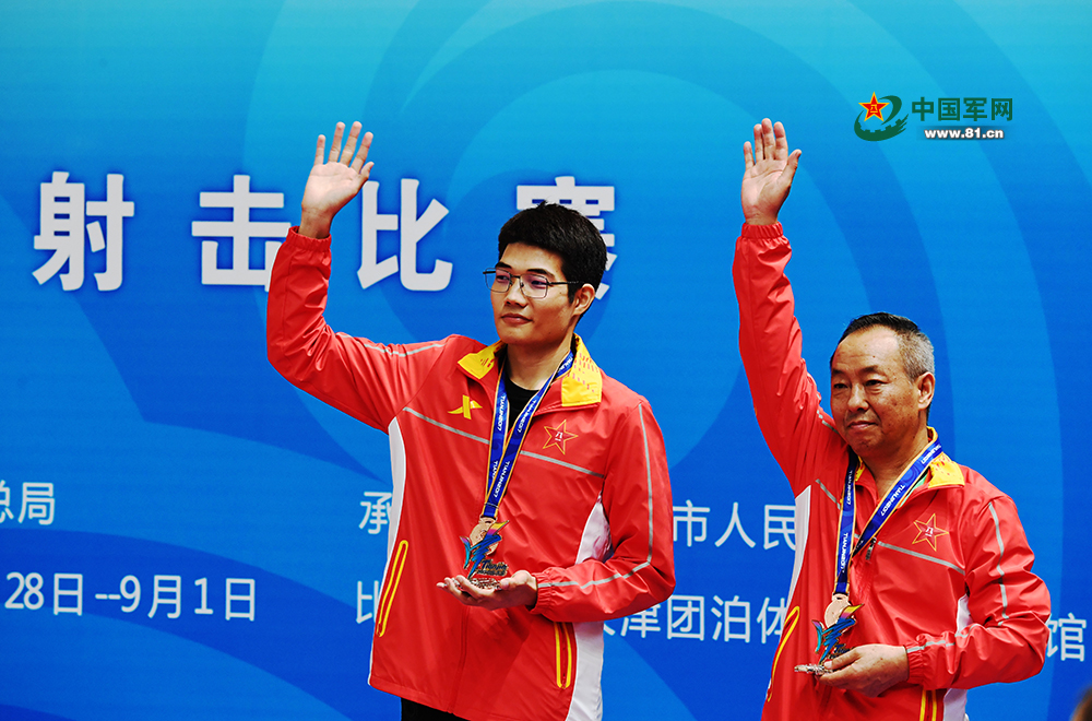 我军代表队著名老枪:年轻选手定能很快接过我们手中的枪
