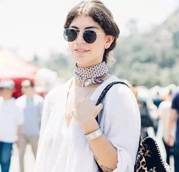 Madam问答室丨法令纹、隔离、眉笔、洗发水、丝巾搭配