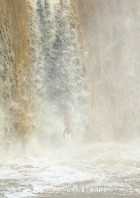 吊水楼瀑布是一道亮丽的风景线,镜泊湖吊水楼瀑布洪水