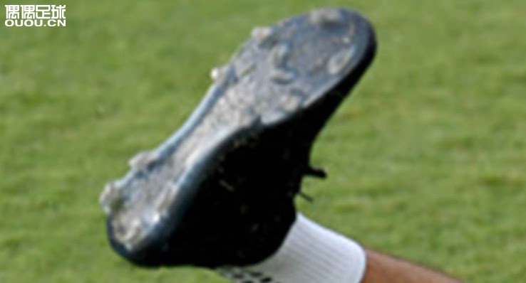 布冯穿的鞋,布冯2017球鞋