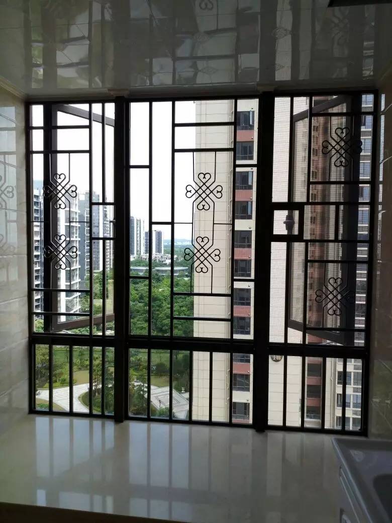 安了防护窗怎么装空调呢,别以为装了防护窗就一定安全