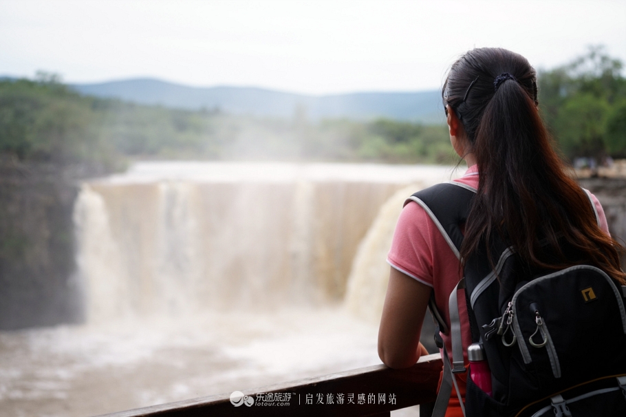 吊水楼瀑布是一道亮丽的风景线,镜泊湖吊水楼瀑布洪水