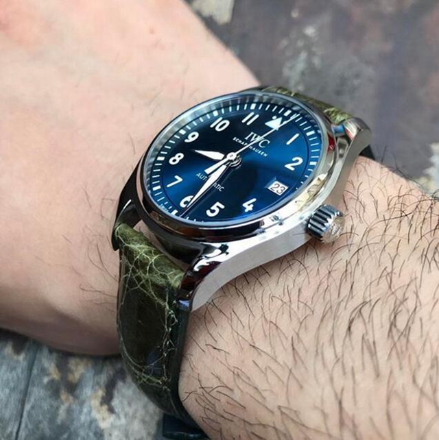 有了特殊定制服务之后再也不用担心跟别人“撞表”了|藏表箱