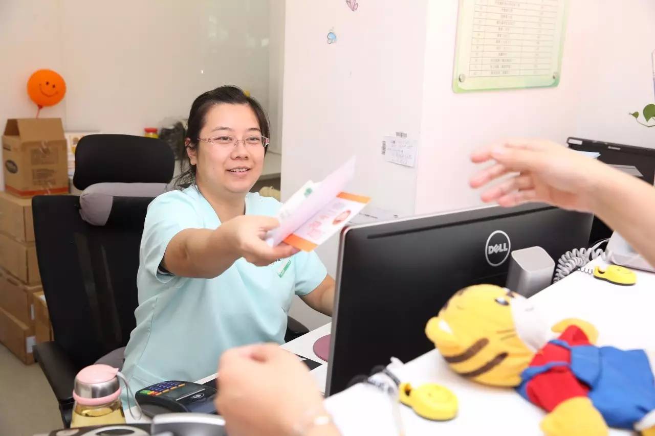 孩子上幼儿园总是发烧要不要休学,孩子在幼儿园发烧怎样跟家长沟通