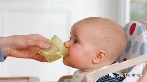 宝宝呕吐腹泻如何预防脱水,宝宝呕吐出大汗