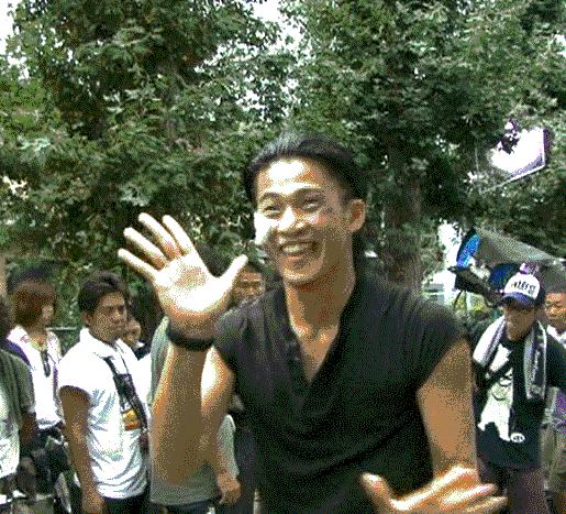 挖鼻孔的男人长相,挖鼻孔的男人