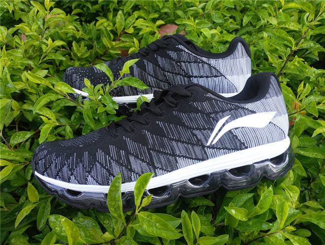 李宁弧型跑鞋,极致软弹跑鞋李宁