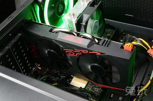 愿情怀的世界里没有卡顿极途游戏主机挑战CSGO