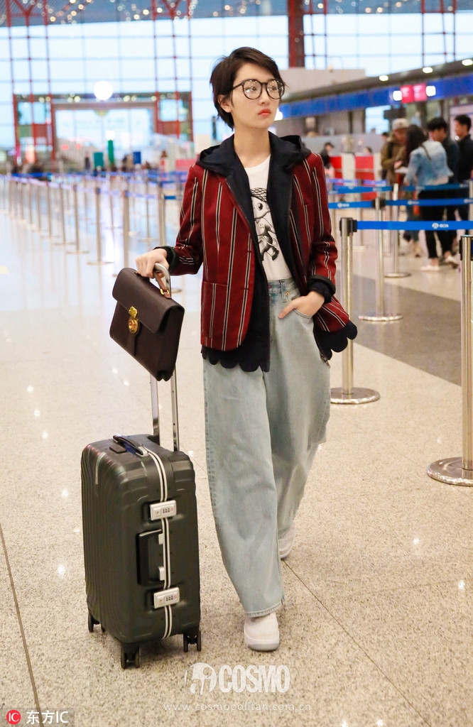 刚买完周冬雨的条纹西服，我又盯上了高圆圆的薄风衣