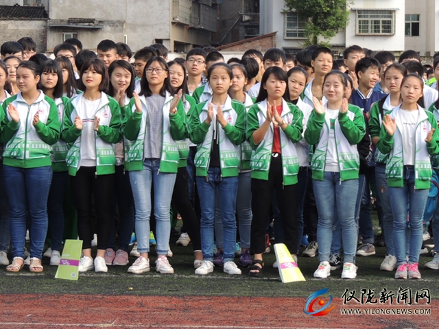 仪阳街道中心小学开学典礼,仪陇中小学生开学