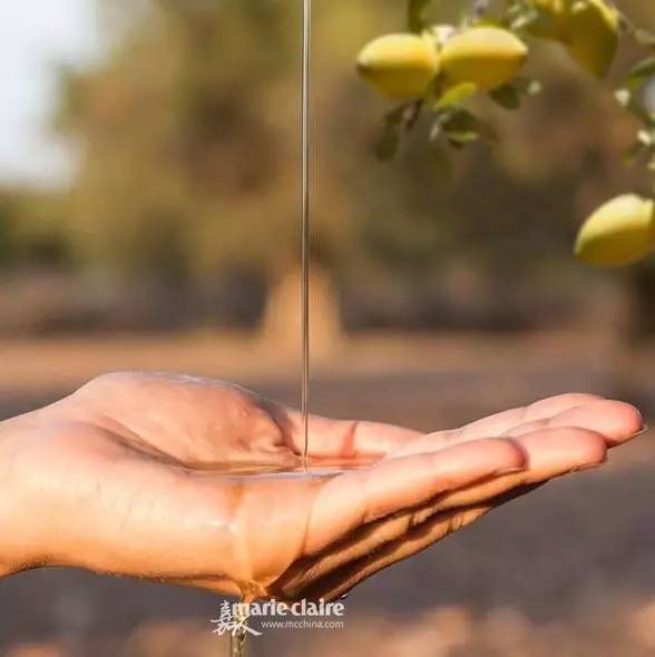 缓解头发干燥的洗发水,头皮干燥洗头不用洗发水好吗