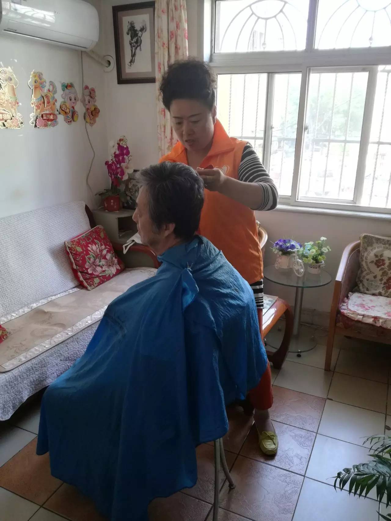 关爱老人为村两委点赞,关爱老人正能量点赞最多