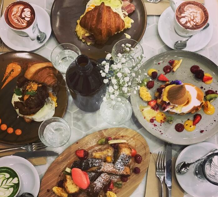 继炭黑冰激凌后黑芝麻糊版本的哥特拿铁也迈上了人生巅峰