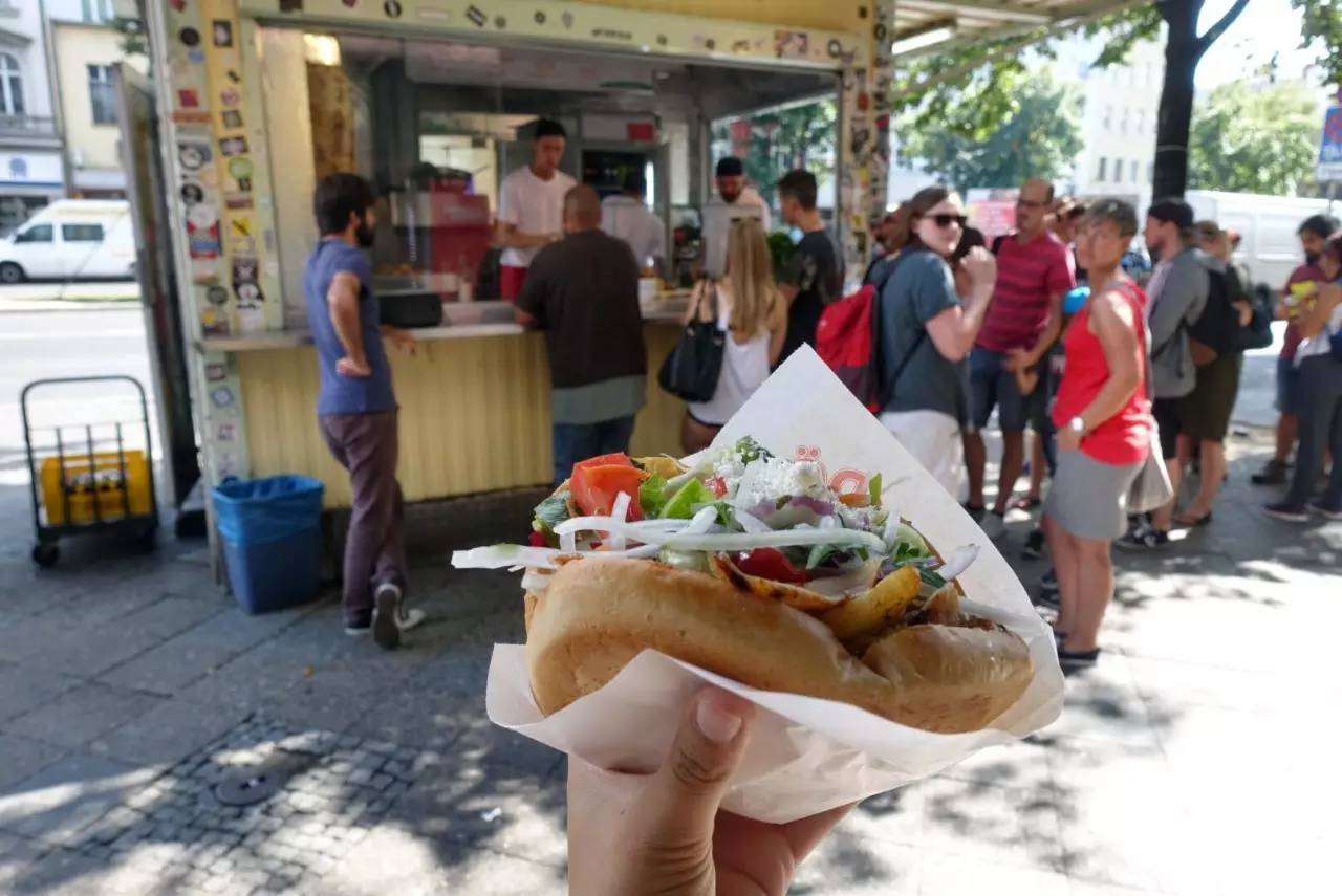 横跨9000公里，我独自拖着行李箱来到了柏林