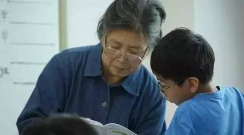 弥渡县表彰优秀教师,被评为县优秀教师奖状