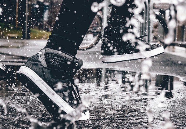 鞋子也可以用神仙水防晒霜，还可以做“脚膜”？