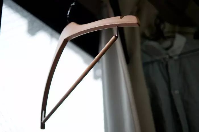 衣架选不好，你的贵衣服都毁了！