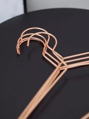 衣架选不好，你的贵衣服都毁了！