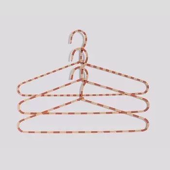 衣架选不好，你的贵衣服都毁了！