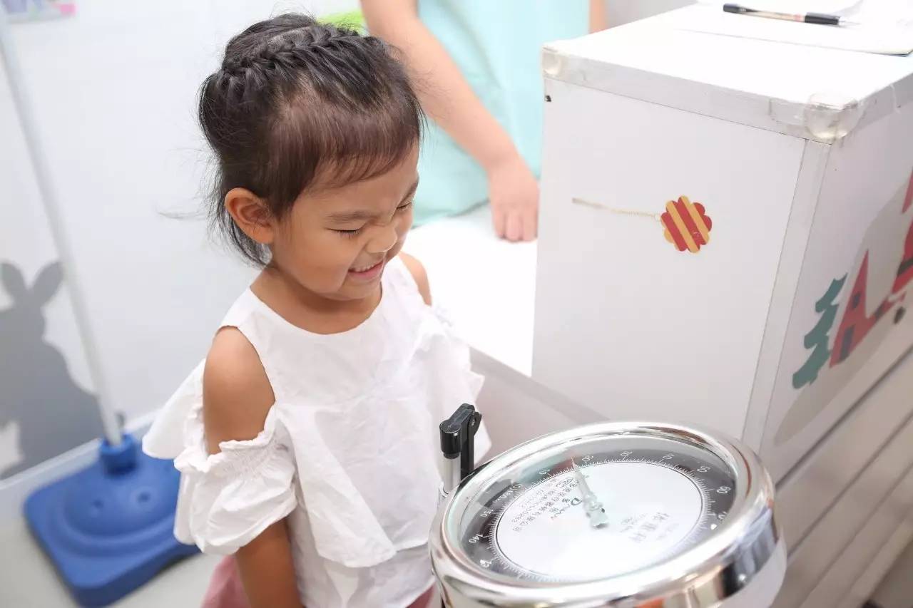 孩子上幼儿园总是发烧要不要休学,孩子在幼儿园发烧怎样跟家长沟通