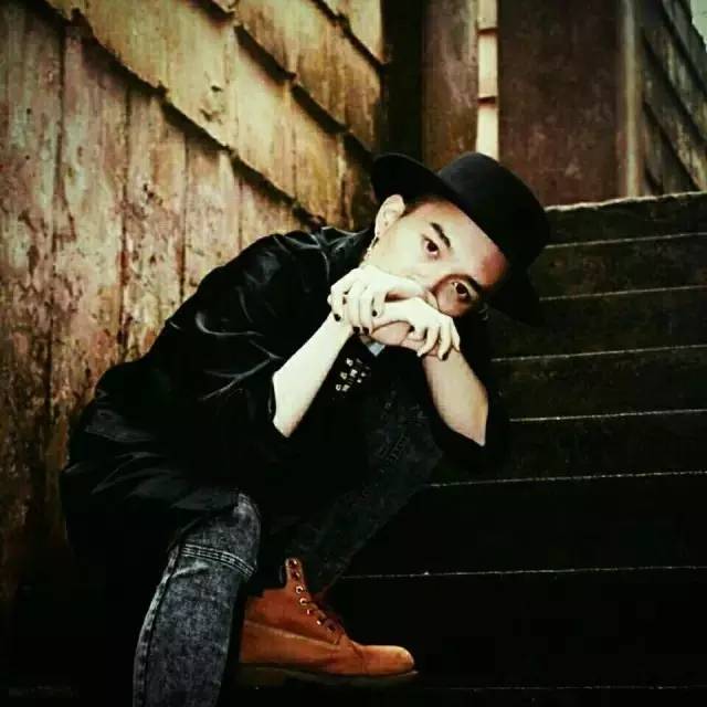 黄雨篱专访丨平凡之中生出的苔原