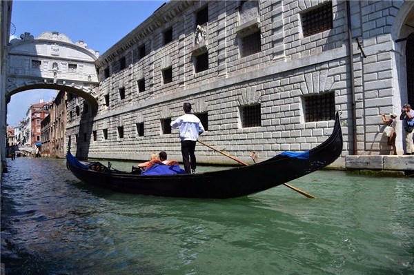 威尼斯:一半浮华,一半叹息|跟着电影去旅行