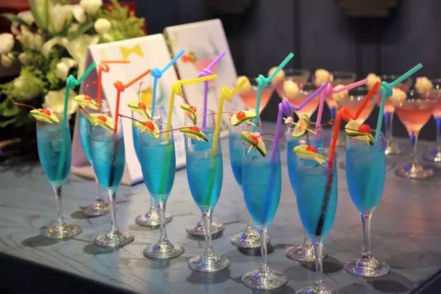 「关注」当国窖1573遇到宾利、劳斯莱斯，会擦出怎样的火花