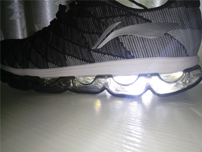 李宁弧型跑鞋,极致软弹跑鞋李宁