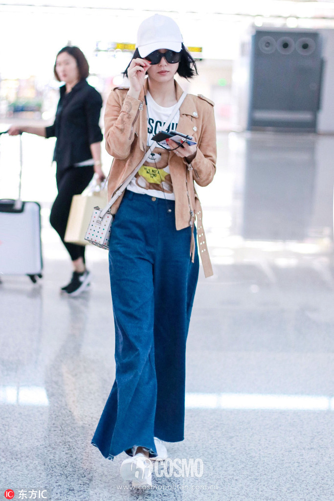 刚买完周冬雨的条纹西服，我又盯上了高圆圆的薄风衣