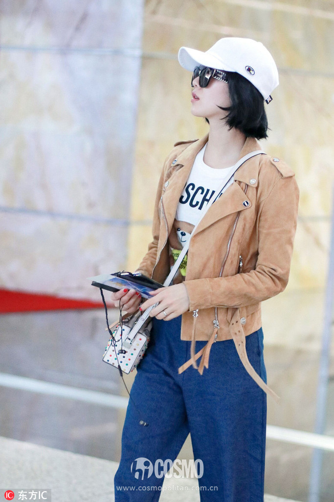 刚买完周冬雨的条纹西服，我又盯上了高圆圆的薄风衣