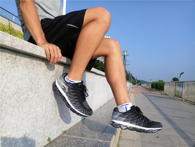 李宁弧型跑鞋,极致软弹跑鞋李宁