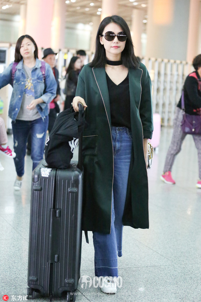 刚买完周冬雨的条纹西服，我又盯上了高圆圆的薄风衣