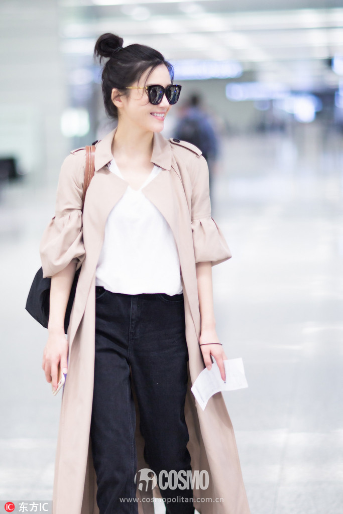 刚买完周冬雨的条纹西服，我又盯上了高圆圆的薄风衣