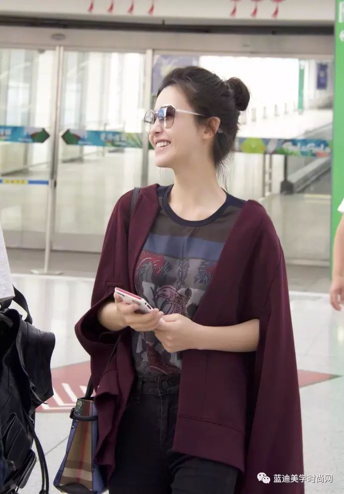 关晓彤沈梦辰合作舞台花絮,明星私服沈梦辰