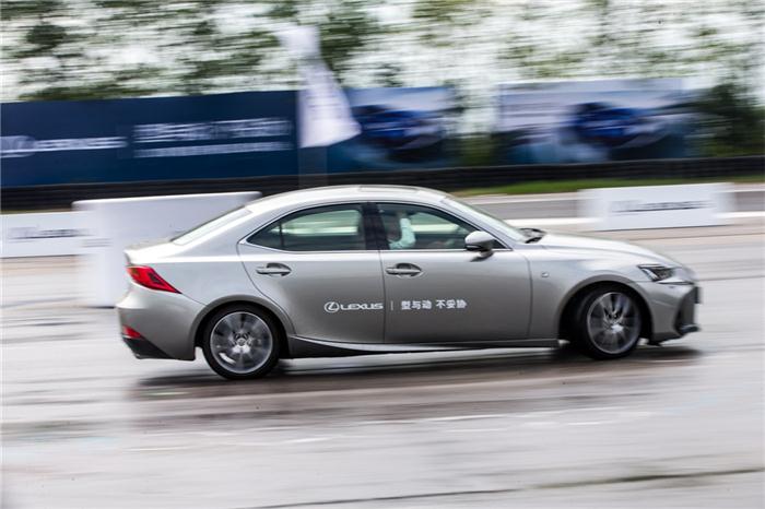 “型与动,不妥协”赛道体验雷克萨斯IS
