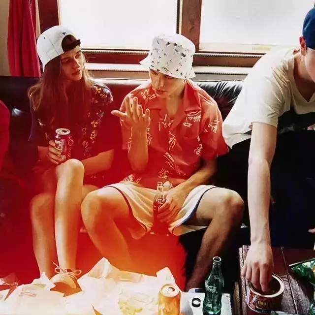 当倪妮赵丽颖同框,赵丽颖倪妮穿背带裤