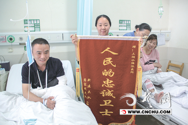 “挡刀哥”易飞浴血挺身救村民