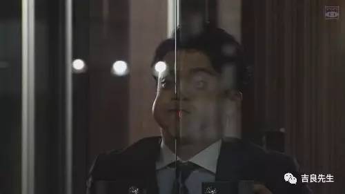 挖鼻孔的男人长相,挖鼻孔的男人