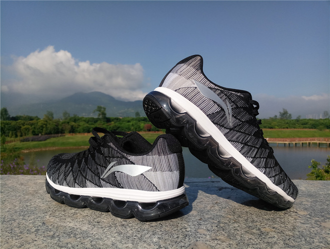 李宁弧型跑鞋,极致软弹跑鞋李宁